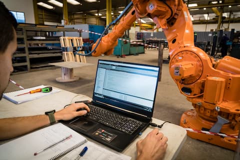 Mantenimiento preventivo en robots industriales